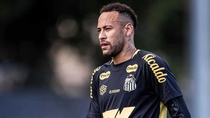 Neymar testa positivo para covid-19 e é afastado pelo Santos