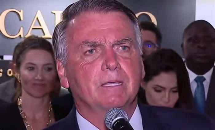 Bolsonaro anuncia 