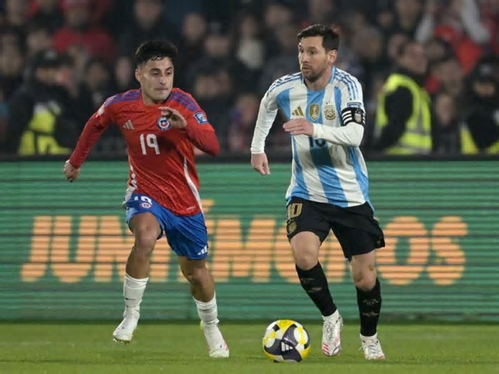 Argentina vence em sua visita ao quase eliminado Chile nas Eliminatórias da Copa do Mundo