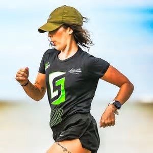 No chão, nos pedais, no mar, um talento chamado Amanda Brito brilha no triatlo