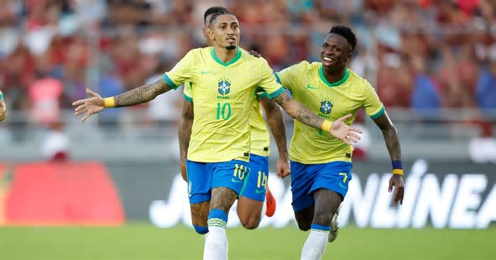 Entenda por que Raphinha está fora de estreia da seleção com Ancelotti