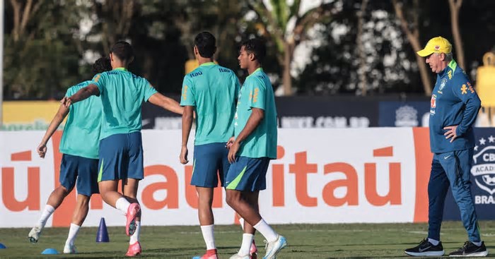 Saiba como foi o 1º treino comandado por Carlo Ancelotti na seleção brasileira