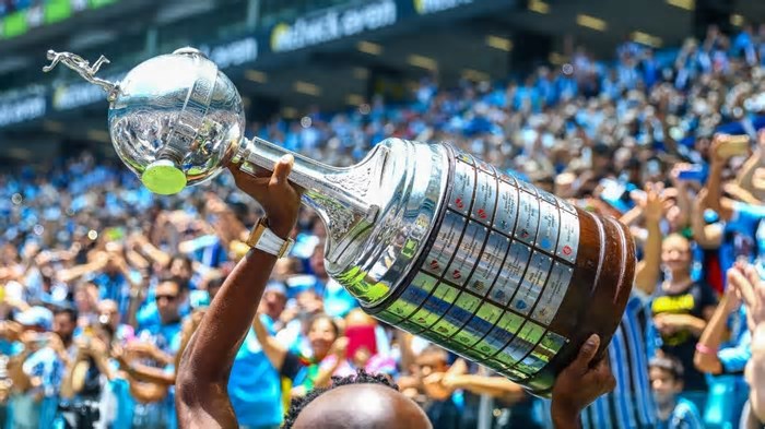 Ídolo do Grêmio cogita aposentadoria precoce após desilusão na carreira
