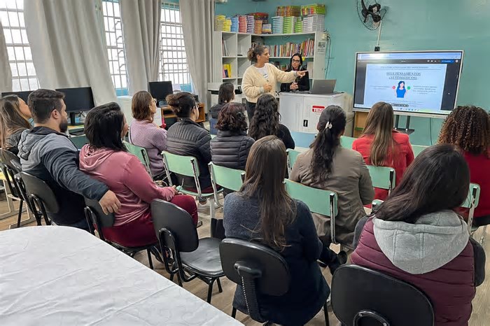 Palestra abraça campanha de Saúde Mental Materna e promove momento especial para mães de estudantes