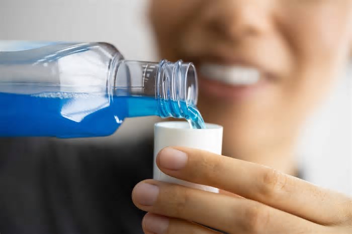 Enxaguante bucal traz riscos à saúde? Veja o que a medicina explica