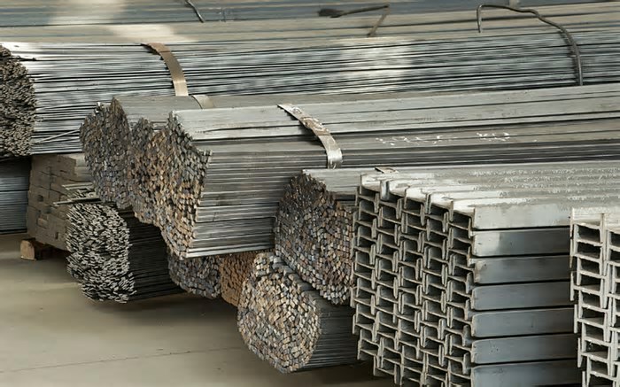 Novas tarifas de Trump redesenham fluxos globais de aço e acendem alerta no Brasil, diz Wood Mackenzie
