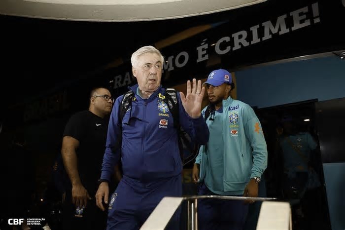Seleção Brasileira chega ao Equador para primeiro jogo com Ancelotti