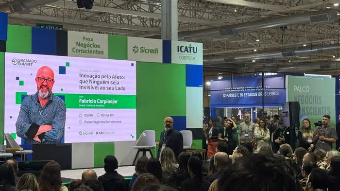 Gramado Summit: Carpinejar aborda fragilidade de laços em tempos conectados