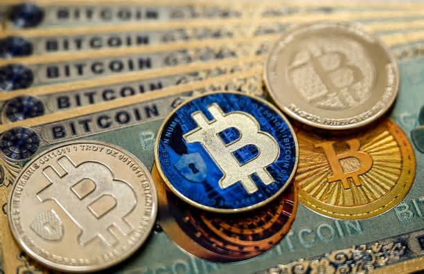 Queda do Preço do Bitcoin Pode Levar a $96.000: O Padrão de Cabeça e Ombros Que Está Se Formando