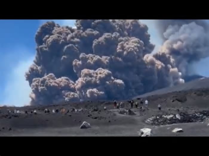 Piloto brasileiro registra erupção do vulcão Etna enquanto sobrevoava a Sicília: 'Primeira vez'