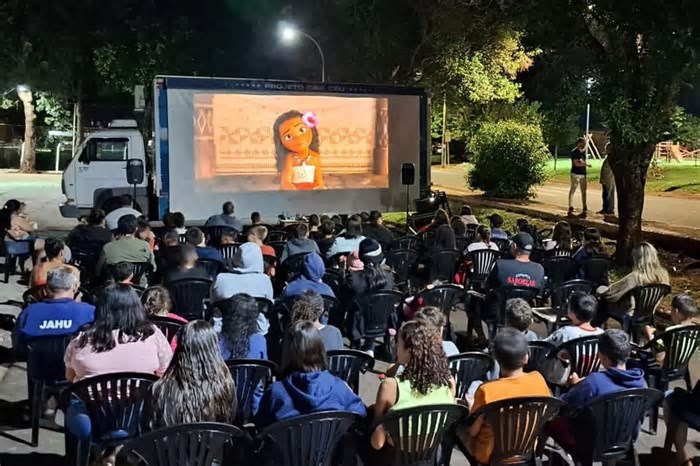 Cinema ao ar livre e pipoca de graça? Ribeirão Preto recebe projeto movido a energia solar