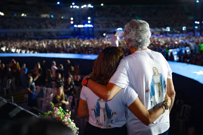 Caiado e Gracinha prestigiam Totus Tuus, em Goiânia, e celebram bênçãos recebidas