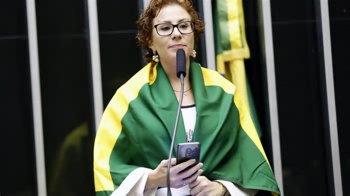 Extradição de Carla Zambelli é avaliada pela Itália
