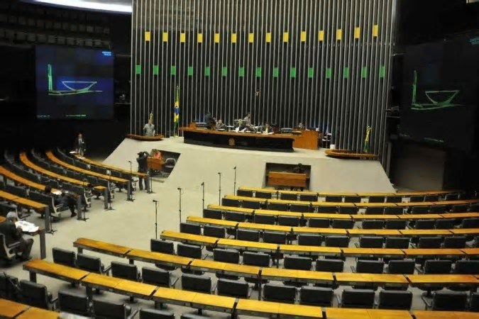 Comissão sobre IA na Câmara aprova audiência com Anitta, Marisa Monte e Frejat