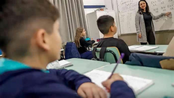 Estudantes de escolas públicas fazem prova da Olimpíada de Matemática