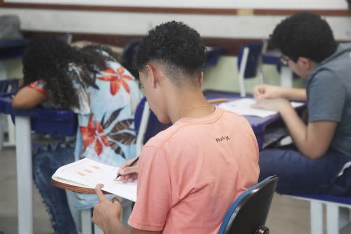 Prova da Obmep 2025: competição de matemática bate recorde histórico de inscritos