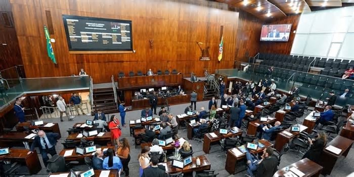 Assembleia vota nesta terça (3) reajuste de 8% no salário mínimo regional do RS