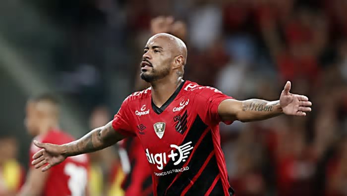 Athletico-PR rescinde contrato com zagueiro ídolo do clube