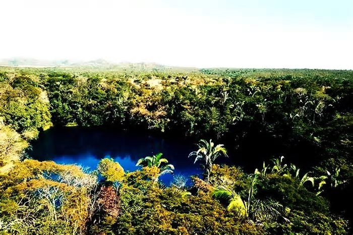 Daria um mergulho? Lagoa misteriosa ‘sem fundo’ em Goiás inspira lendas locais