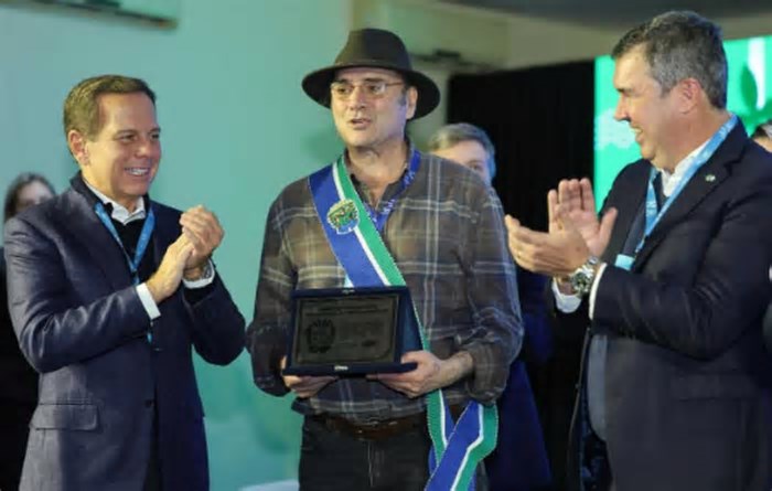 Almir Sater recebe título de Embaixador do Pantanal em evento nacional em MS