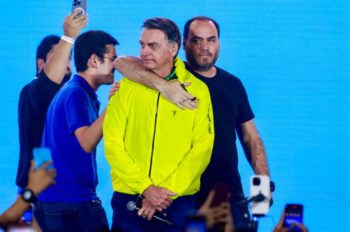 Na política de cortes, oposição vai melhor