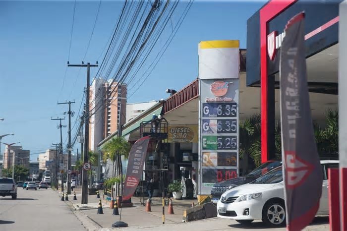 Gasolina fica até R$ 0,12 mais barata em Fortaleza após corte da Petrobras nas refinarias