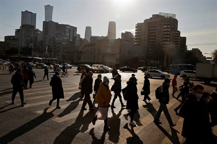 Fábricas da China desaceleram, consumo avança mais que o esperado