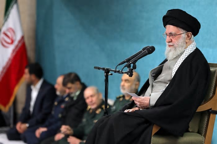 Netanyahu sugere que matar o líder supremo do Irã acabaria com o conflito