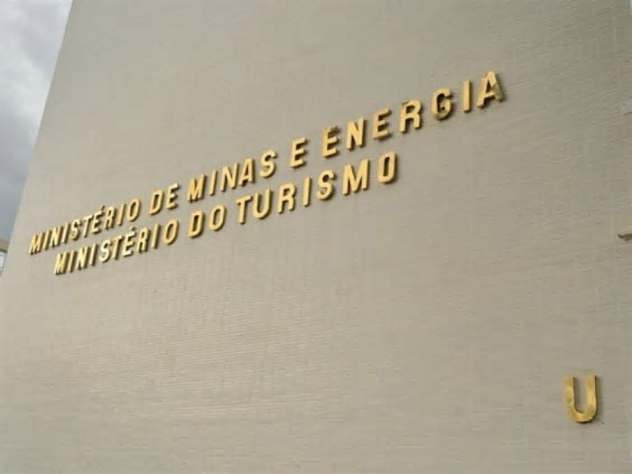 MME sinaliza que governo vai atuar para manter fim do subsídio a fontes incentivadas em MP
