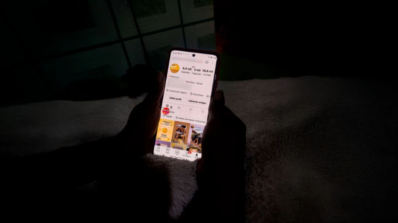 Os 'microtrabalhos' exaustivos na internet que atraem mulheres com promessa de renda sem sair de casa