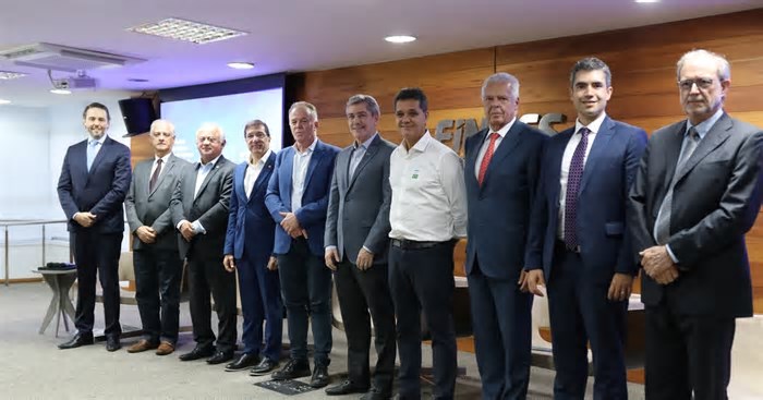 ES faz pacto com cinco Estados para conectar portos e melhorar logística