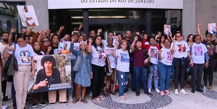 'Grito de justiça': mães de vítimas da violência policial no Rio fazem ato em frente do MP