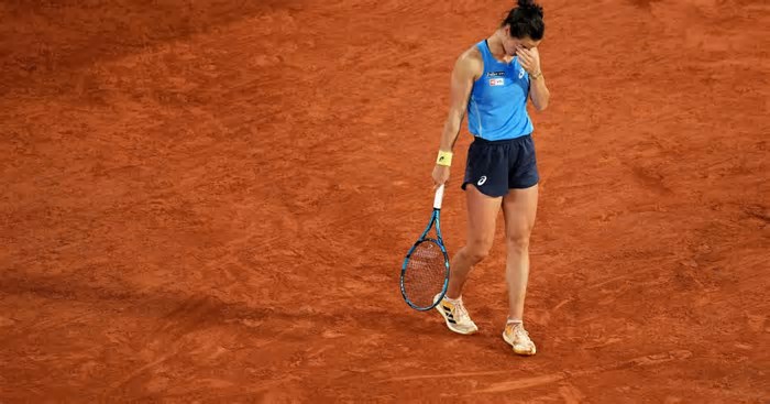 Francesa da polêmica do desodorante perde para Coco Gauff e vê sonho acabar em Roland Garros