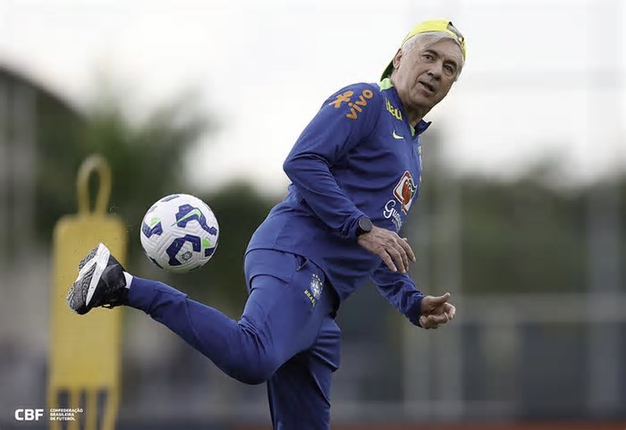 Casemiro revela que Ancelotti pagou 'trote' na seleção, mas não aprova performance; saiba a música escolhida