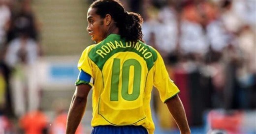 Nike resgata camisa icônica da seleção brasileira e homenageia Ronaldinho Gaúcho