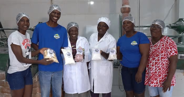 Comunidade quilombola amplia produção de farinha e derivados de mandioca no Norte do Espírito Santo