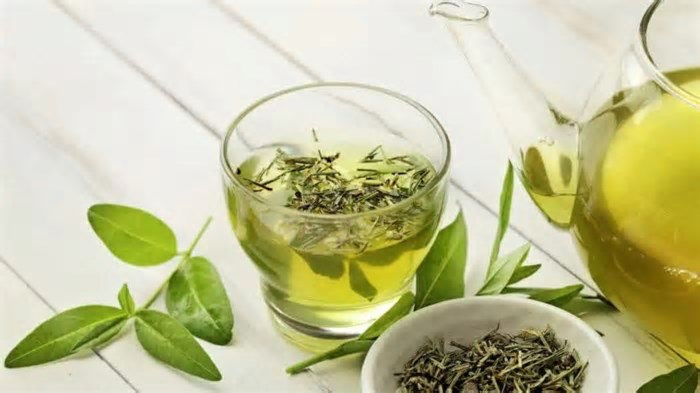 Chá verde emagrece mesmo? Veja o que diz a ciência