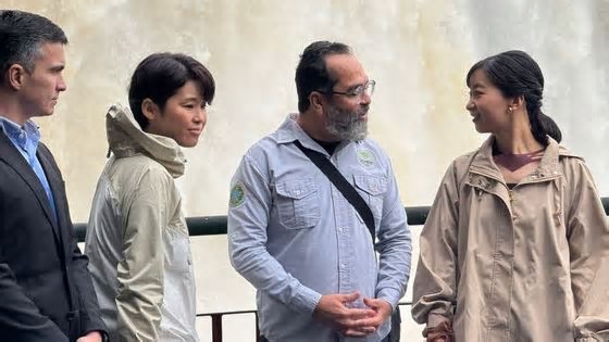 Kako de Akishino, princesa do Japão, visita e se encanta com as Cataratas