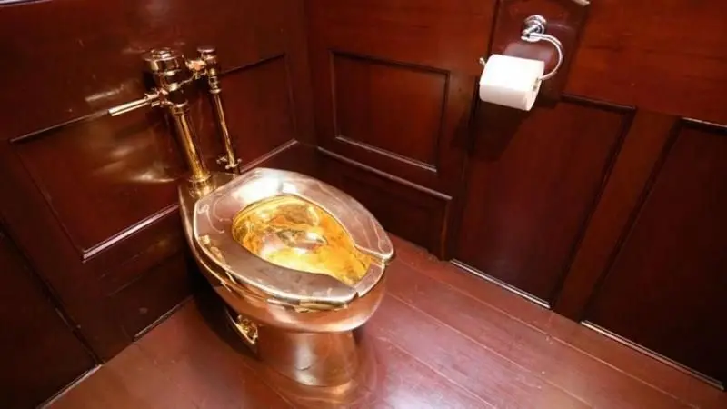 A incrível história da privada de ouro valendo US$ 6 milhões que foi roubada de palácio britânico