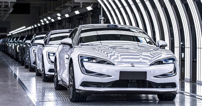Sedã de luxo da BYD, Yangwang U7 tem produção iniciada na China