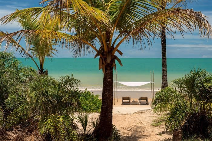Hotéis Vila Naiá e Vila Bela Vista, na Bahia, apostam em luxo pé na areia