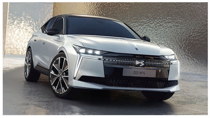 DS N°4 debutta sul mercato europeo con tecnologia ed eleganza