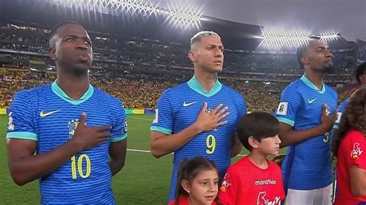 Gafe durante hino do Brasil em partida contra Equador viraliza