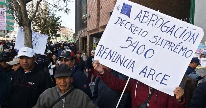 Sistema público de saúde na Bolívia ameaçado por falta de medicamentos, alertam especialistas