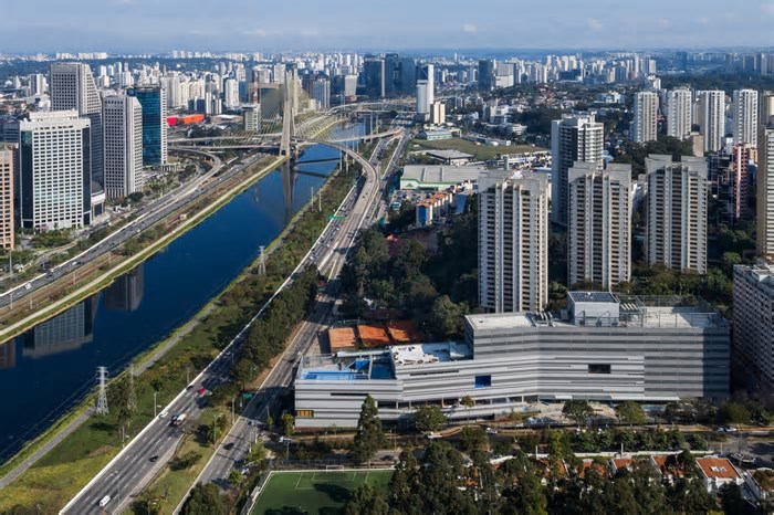 Como é a estrutura da escola mais cara do Brasil?