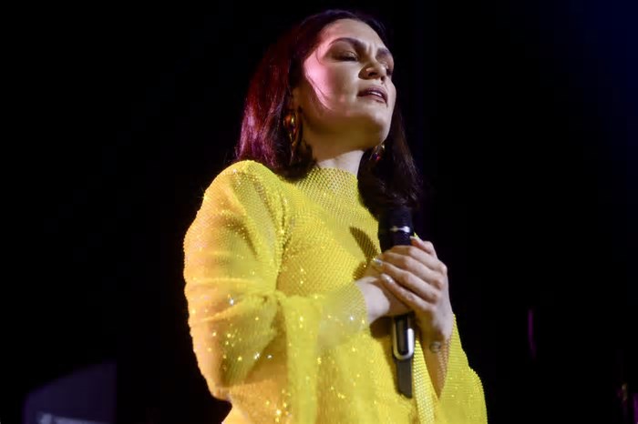 Tratando câncer, Jessie J confirma show no The Town