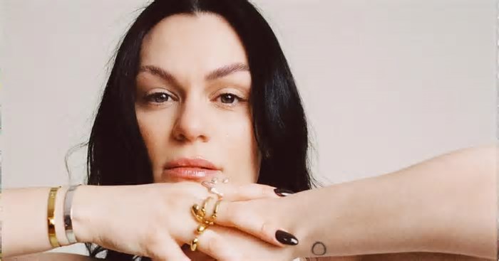 Com câncer, Jessie J já enfrentou problema de saúde nas cordas vocais; relembre