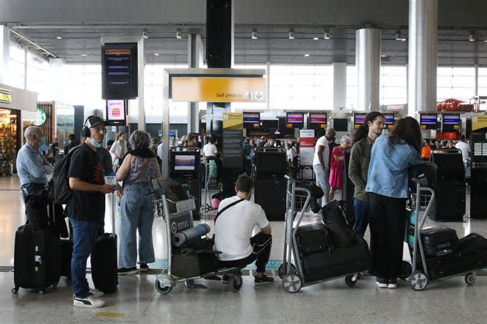 Puxadas por transporte de passageiros, atividades turísticas sobem 3,2% em abril, diz IBGE