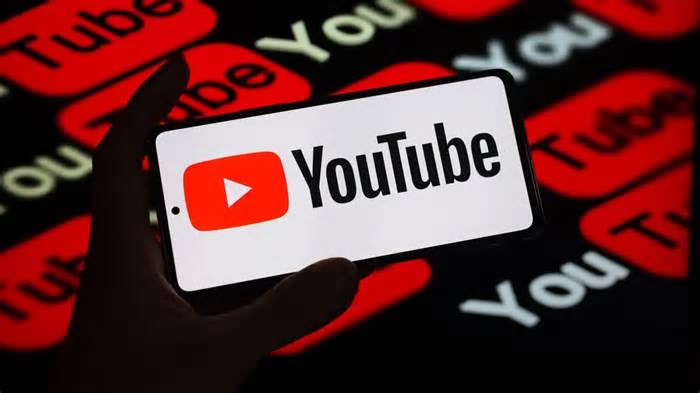 Migliaia di YouTuber stanno decidendo cosa dirà l'IA del futuro