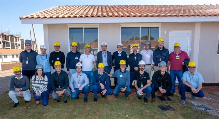 Comitiva do CREA/PR visita casas construídas por Itaipu em Foz do Iguaçu